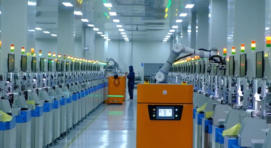 Intelligent robots cooperate to produce 180 million devices per day! This enterprise is running at a new speed of development in Xinyang!